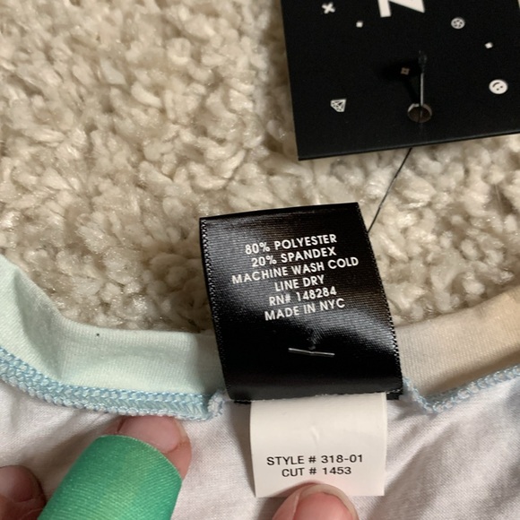 NWT- Zara- Terez- Multicolor Pastel Arrow V-Neck Tee- Sz Large (Fits like S/M) - Picture 3 of 7